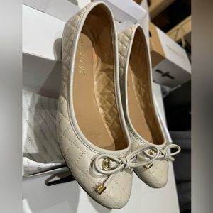 Selling Women’s Aldo ballet flats